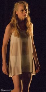 组图：哈里王子绯闻女友毕业秀薄纱蔽体似凯特