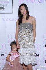 组图：陈炜出席活动否认与陈展鹏宿怨十年