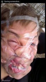 组图：蛇精病网友比赛胶带粘脸 集体不成人形