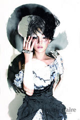 高清图：周迅登《嘉人》封面 演绎清纯另类美感