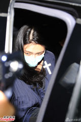 组图：徐父遗体火化大小S送别 汪小菲许雅钧陪同