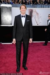 组图：奥斯卡红毯-导演汤姆-霍珀现身
