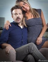 组图：安妮斯顿出街神采奕奕 未婚夫踩断脚趾