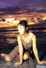 组图：滨崎步少女泳装照曝光 婴儿肥容貌变化大