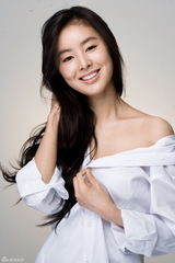 高清组图：韩星韩慧琳代言化妆品 细腻雪肤惹人羡