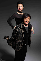 高清图：成龙姚星彤贺岁大片摩登时尚