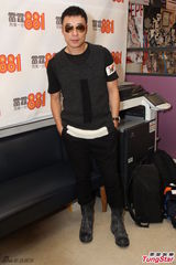 组图：许志安求婚要有惊喜 郑秀文独爱肌肉安仔