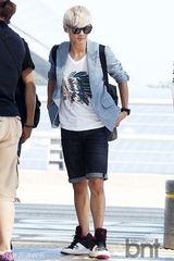 组图：2AM郑珍云TEEN TOP现身机场赴美公演