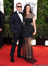 组图：金球红毯女星争艳 秀玉腿露美背