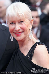 幻灯图集：海伦-米伦携丈夫恩爱亮相戛纳红毯