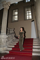 组图：孙敬媛复古亮相米兰时装周