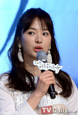 组图：宋慧乔透视装宣传新剧 赵仁成金汎(金范)亲密