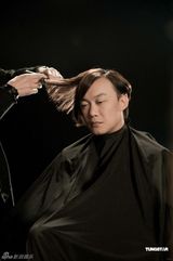 高清图：陈奕迅拍新歌MV 鬼马不改接受内心戏大挑战 