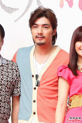 组图：《美人龙汤》剧组再聚首 贺军翔大元出席