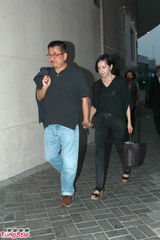 组图：关之琳否认百万办父丧礼 关锦鹏万梓良致祭