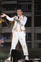 组图：林海峰红馆演出 草蜢任嘉宾杨千嬅捧场