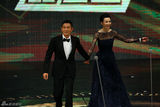 组图：刘德华牵手张曼玉颁奖调皮演哑剧