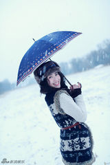 组图：苏青唯美雪域写真 演绎梦幻林海雪原