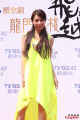 组图：陈怡蓉演风骚老板娘 王阳明开镜汗如雨下