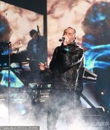 组图：林肯公园激情献唱 斩获AMA摇滚艺人奖