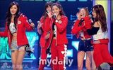 组图：韩团少女时代露小蛮腰 新曲打榜三连冠