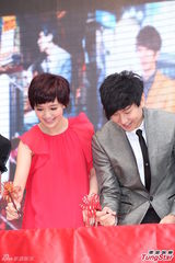 组图：林俊杰将写歌为四川灾区打气