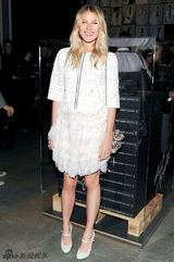 组图：彭丽媛入选《名利场》年度最佳着装榜