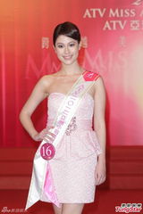 组图：尚格云顿助阵2012亚姐竞选赞佳丽优雅