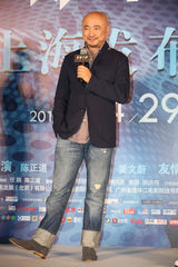 组图：《催眠大师》徐峥空降上海 请导演吃汤包