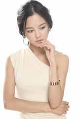 组图：辛芷蕾清新性感写真气质动人