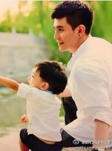 组图：最帅潮爸萌娃走红 潮萌不输林志颖父子
