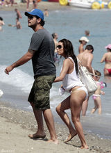 组图：伊娃-朗格利亚和男友度假 比基尼秀身材