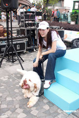 幻灯组图：琦琦买钻石送妈咪 对“老公死讯”不满