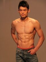 组图：林丹时尚写真秀壮硕肌肉霸气外露