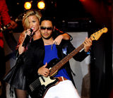 组图：黛米-洛瓦托洛杉矶开唱 挺胸豪唱勾魂四射