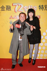 幻灯图：《72家租客》特别场 袁咏仪密实打扮失色