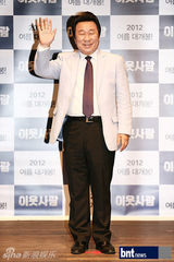 组图：韩星金允珍金赛纶等宣传新片《邻居》