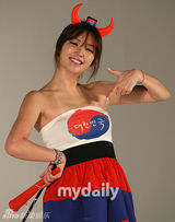 幻灯图：韩星金Saerom写真集发布 将通过出租车播放