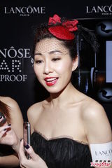 组图：胡定欣红唇出席活动 曝胡杏儿不乏追求者