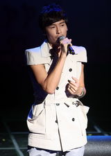 高清图：郑元畅韩国粉丝见面会 小综蓄胡显男人味