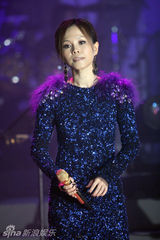 幻灯图：彭佳慧北京发片 齐秦助阵对唱情歌