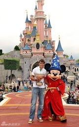 高清组图：新科法网冠军纳达尔现身迪士尼乐园