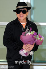 组图：成龙访韩宣传新片《十二生肖》