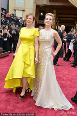 组图：第86届奥斯卡红毯 女星Selma和Kirsikka