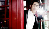 组图：何明翰绅士风度 演绎深情大片