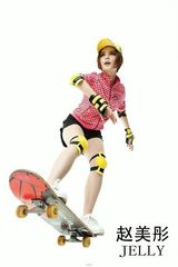 幻灯图：赵美彤滑板写真曝光 展现运动健康一面