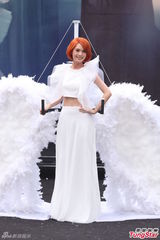 组图：杨丞琳签唱会砸百万 化身天使登场