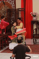 组图：曾志伟蒙嘉慧胡杏儿等录节目卖力演出