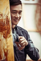 组图：硬汉黄志忠登《健康女性》展别样温柔