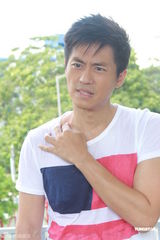 组图：王浩信跳桥戏惊心动魄 森美以一敌十秀功夫